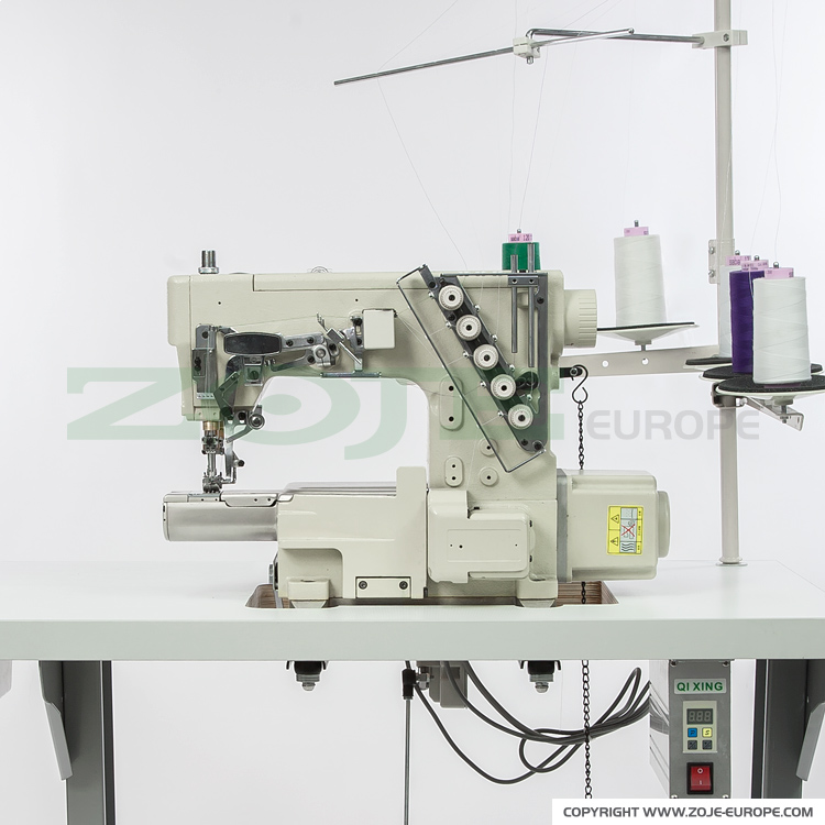 ZOJE ZJS2500A-156M-BD SET - Interlok (kapówka) 3-igłowy o małym cylindrycznym łożu, z wbudowanym silnikiem AC Servo i pozycjonowaniem igieł - maszyna do szycia kompletna - 1 Interlok (kapówka) 3-igłowy o małym cylindrycznym łożu, z wbudowanym silnikiem AC Servo i pozycjonowaniem igieł - maszyna do szycia kompletna