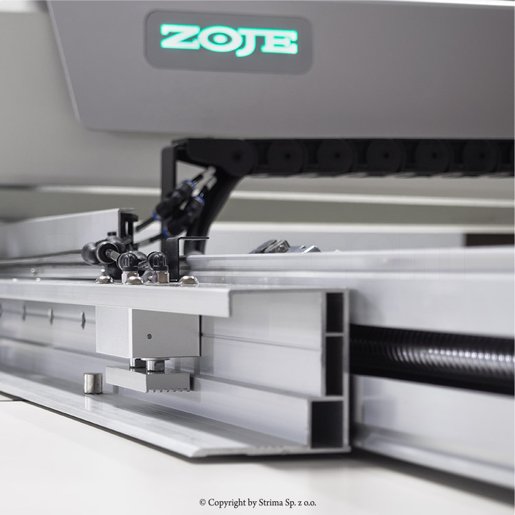 ZOJE ZJ-M6-GS900-SF-LK2-V2 SET - Maszyna do stebnowania programowanych wzorów na bardzo dużych elementach z laserem do cięcia materiałów - 5 Maszyna do stebnowania programowanych wzorów na bardzo dużych elementach z laserem do cięcia materiałów
